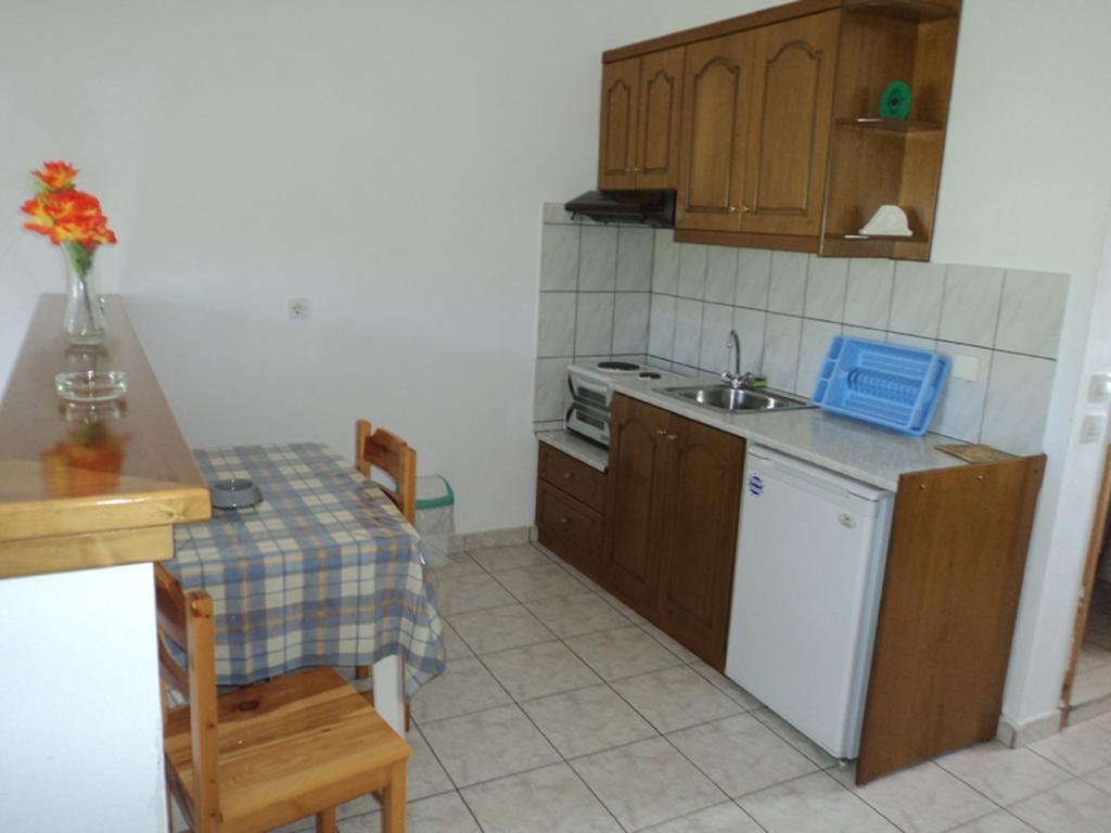 Faethon Aparthotel Karousadhes  Ruang foto