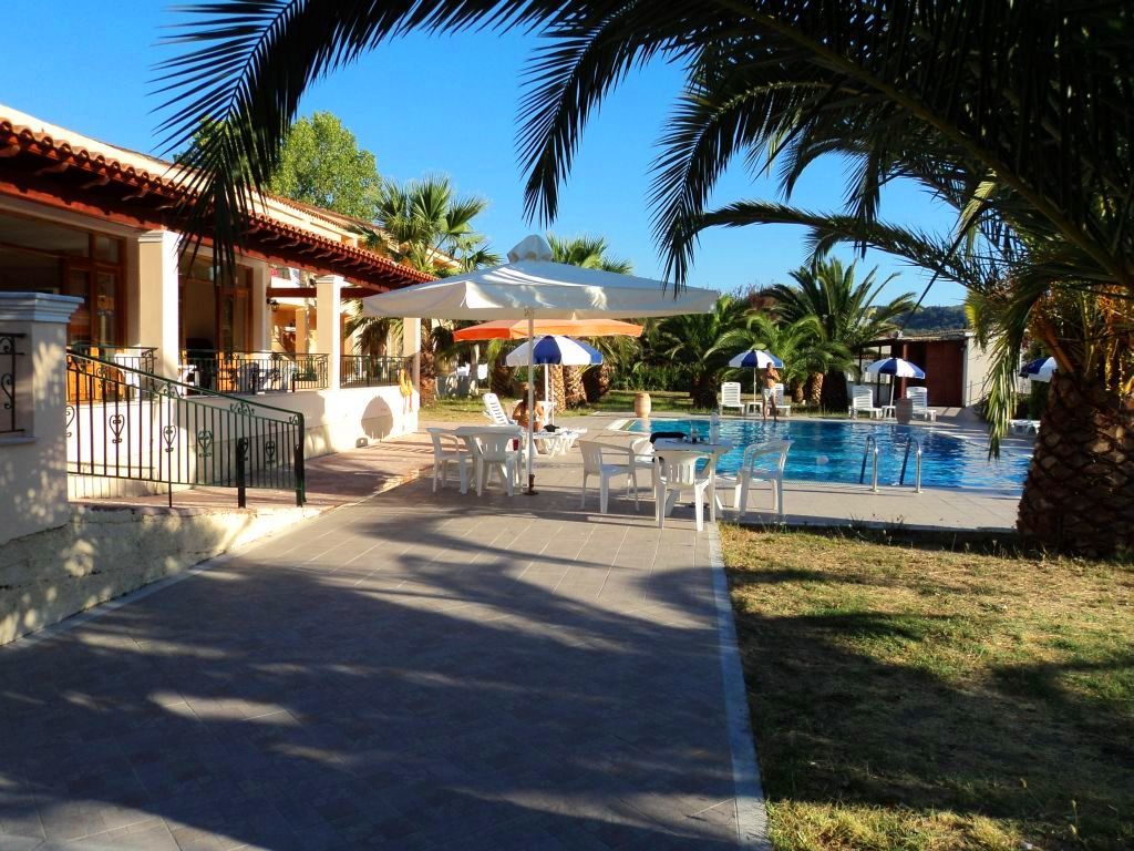 Faethon Aparthotel Karousadhes  Bagian luar foto