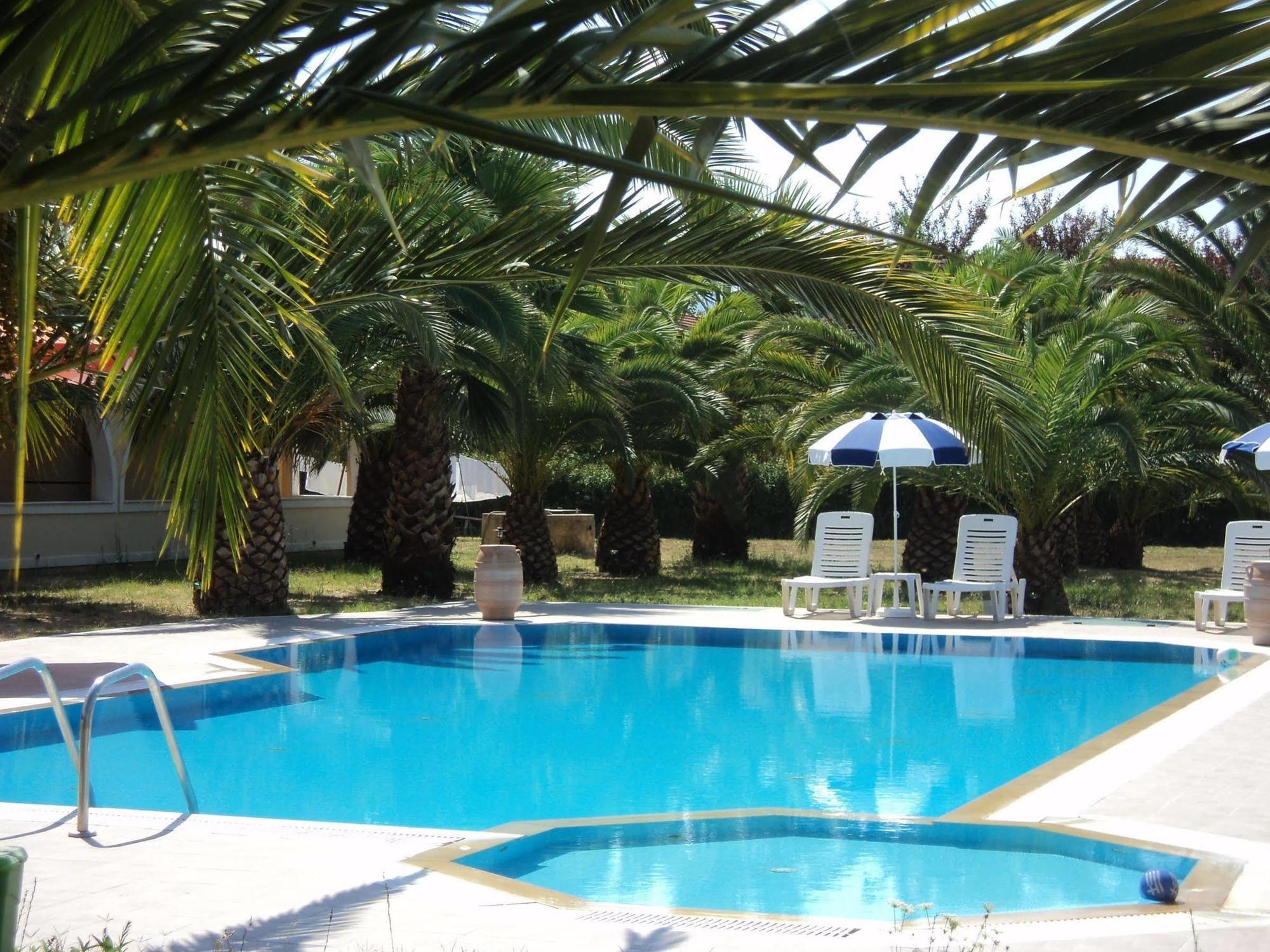 Faethon Aparthotel Karousadhes  Bagian luar foto