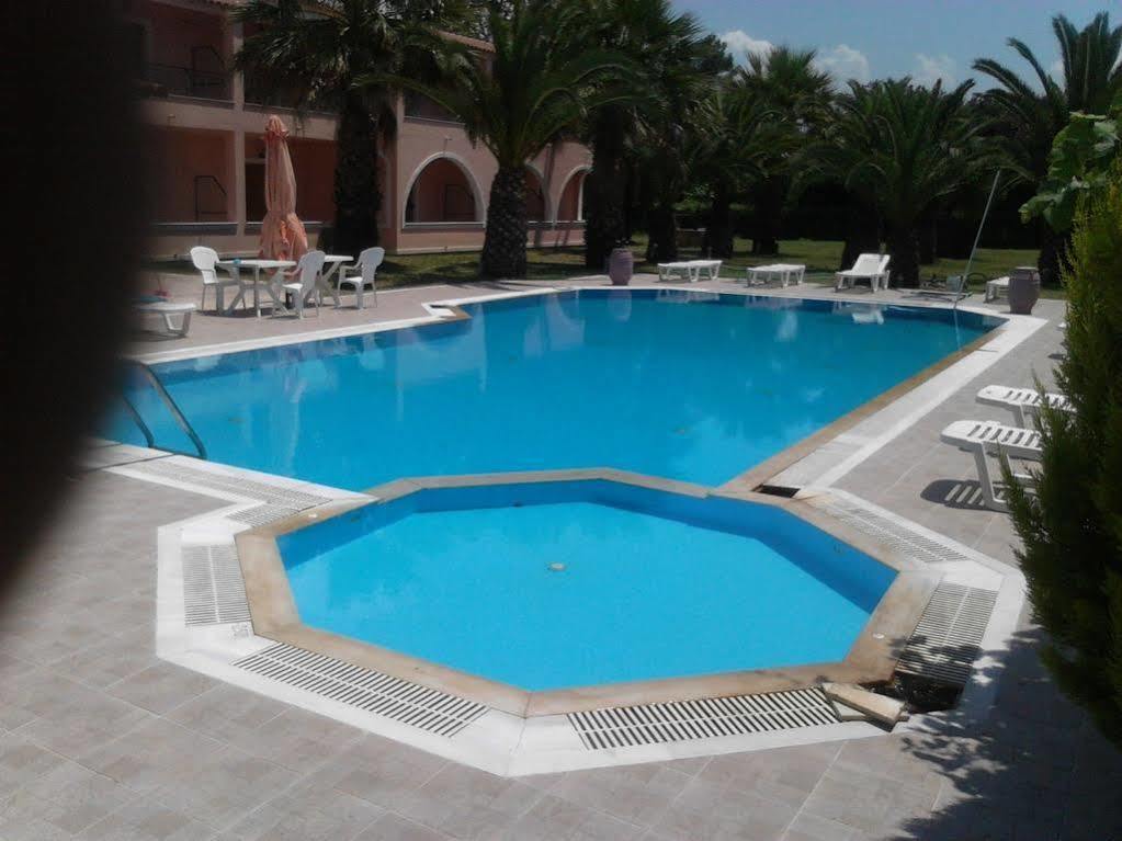 Faethon Aparthotel Karousadhes  Bagian luar foto
