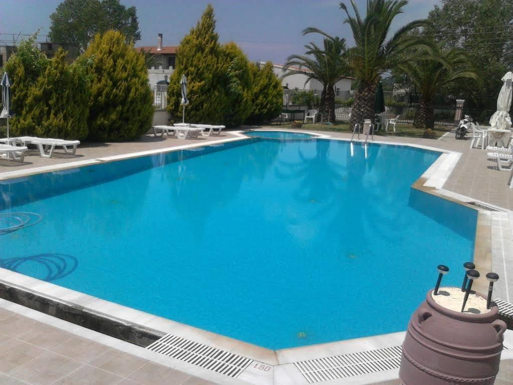 Faethon Aparthotel Karousadhes  Bagian luar foto