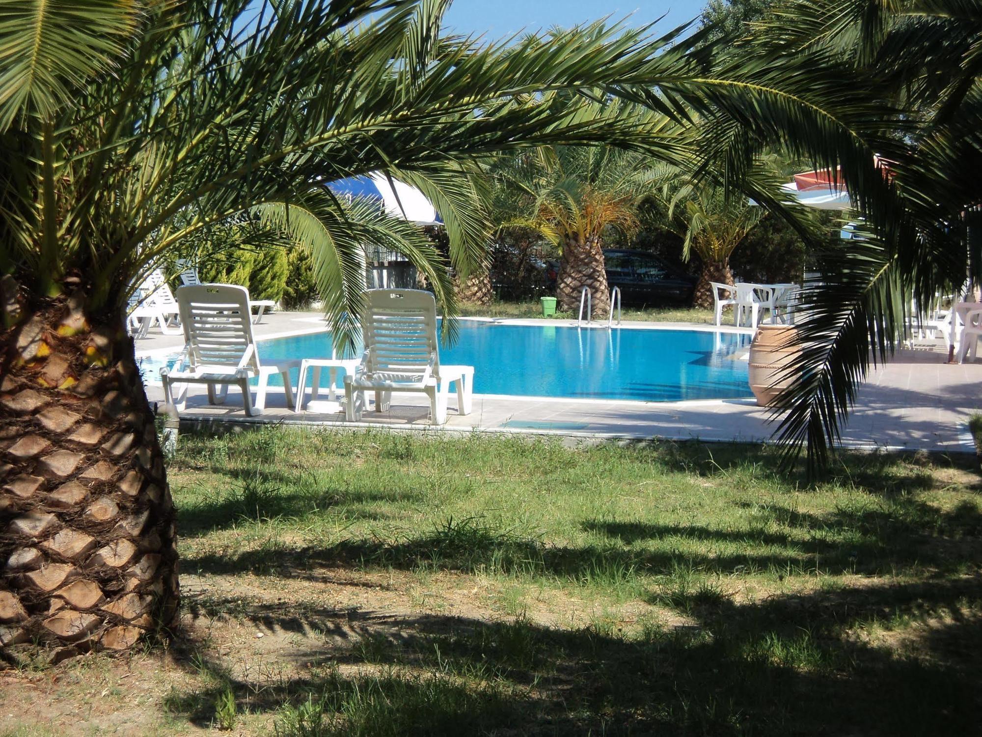 Faethon Aparthotel Karousadhes  Bagian luar foto